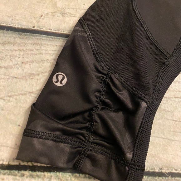 Lululemon black seek the heat crop legging. 6 - Picture 5 of 11